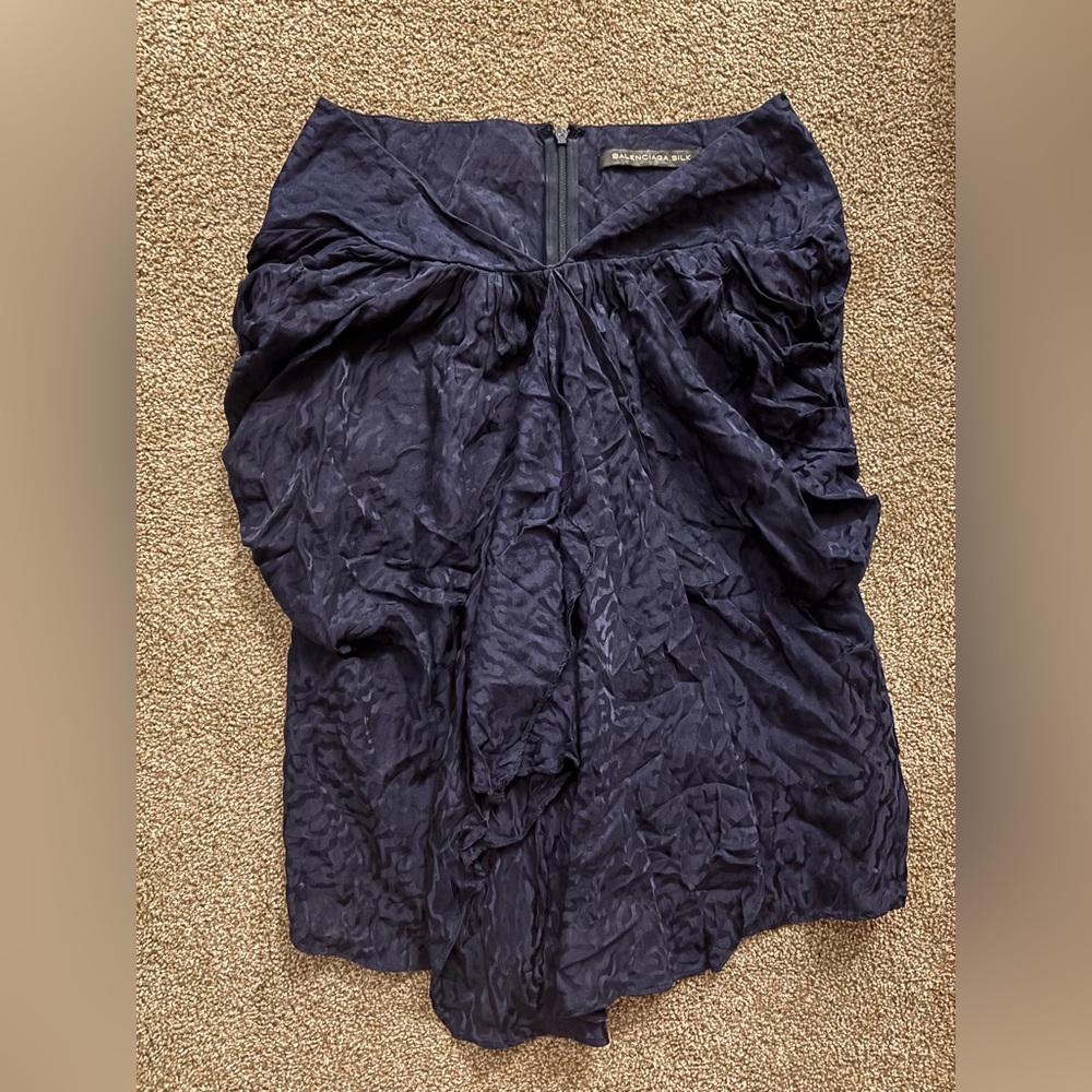 Vintage. Ruffled front. Penci cut